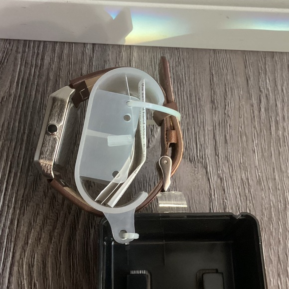 Red brand Men’s Watch - Picture 3 of 6